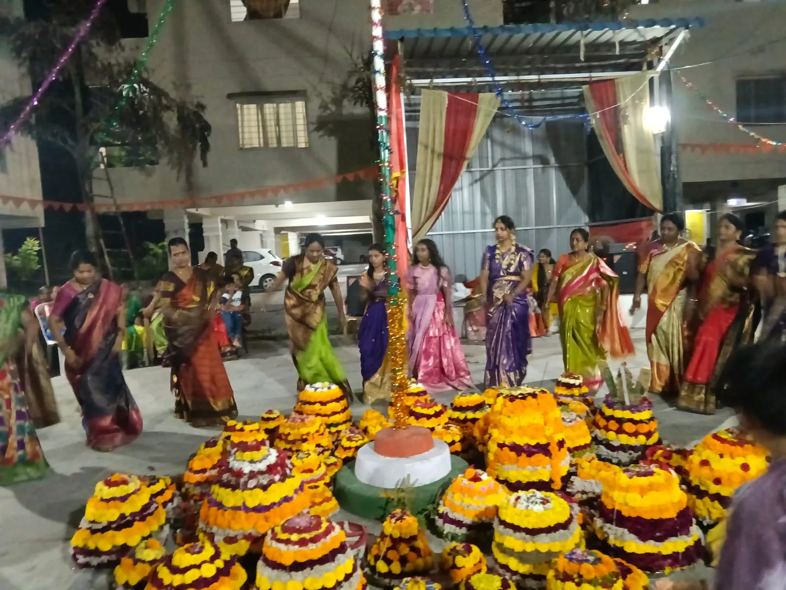 శృతిజ్ఞ అపార్ట్మెంట్ లో ఘనంగా సద్దుల బతుకమ్మ వేడుకలు